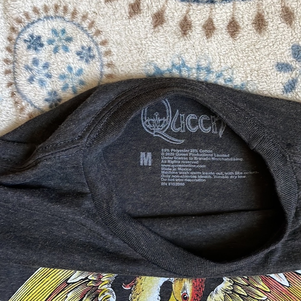 Queen tee - Picture 3 of 3